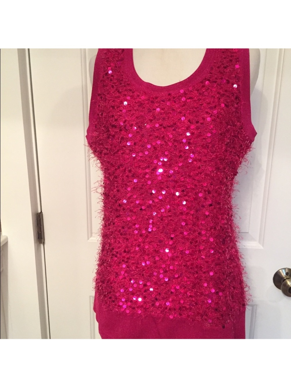 MISOOK BARBIE TOP TANK PINK SLEEVELESS SCOOP NECK SHIMMER SEQUINS FRINGE Size M